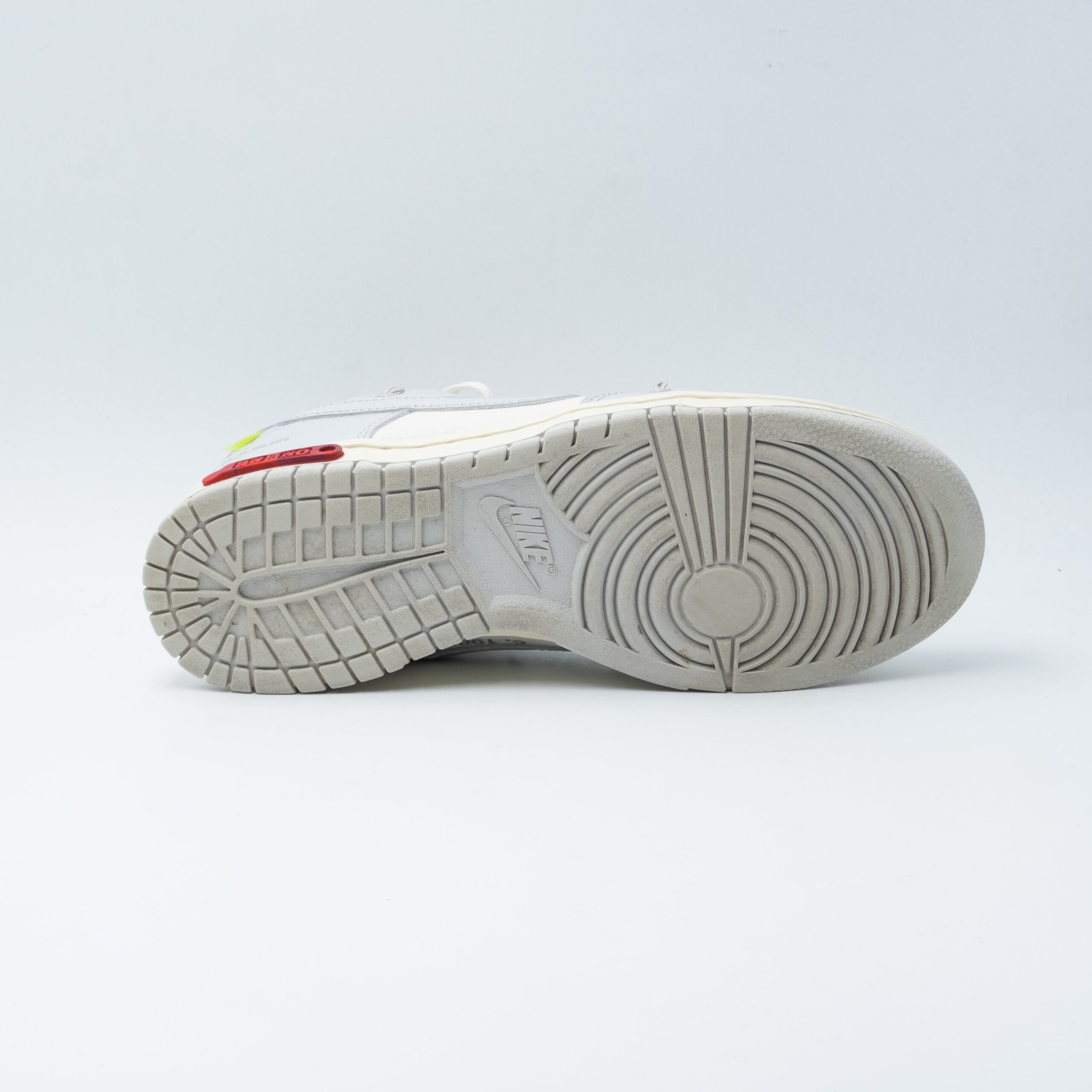 Nike Dunk Low x Off-White Lot 25 – Image 7